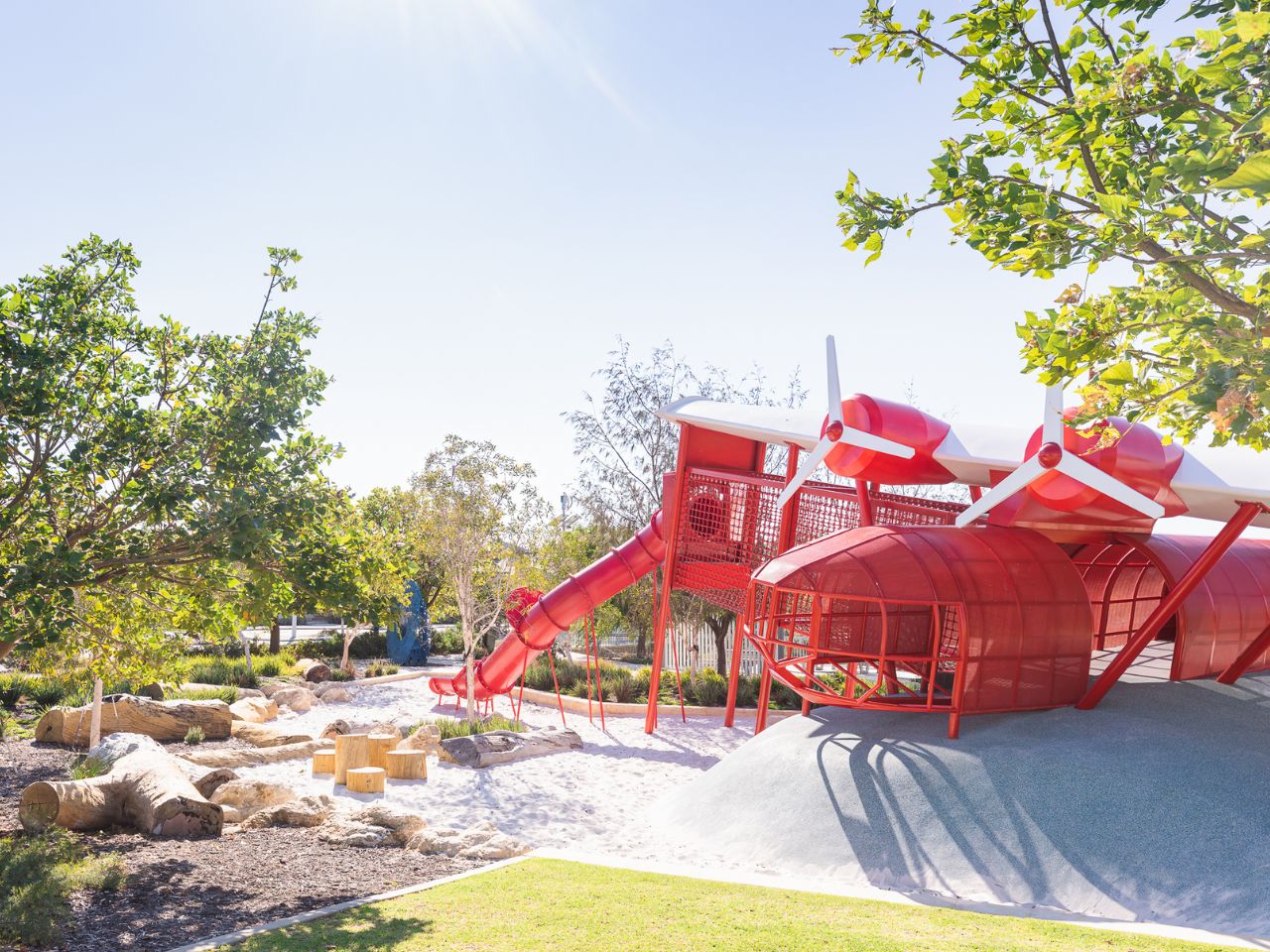 Catalina, Mindarie and Clarkson, park aeroplane