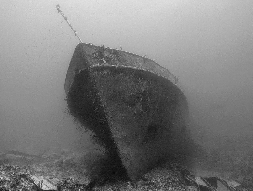 The Eglinton shipwreck next to Allara, Eglinton.