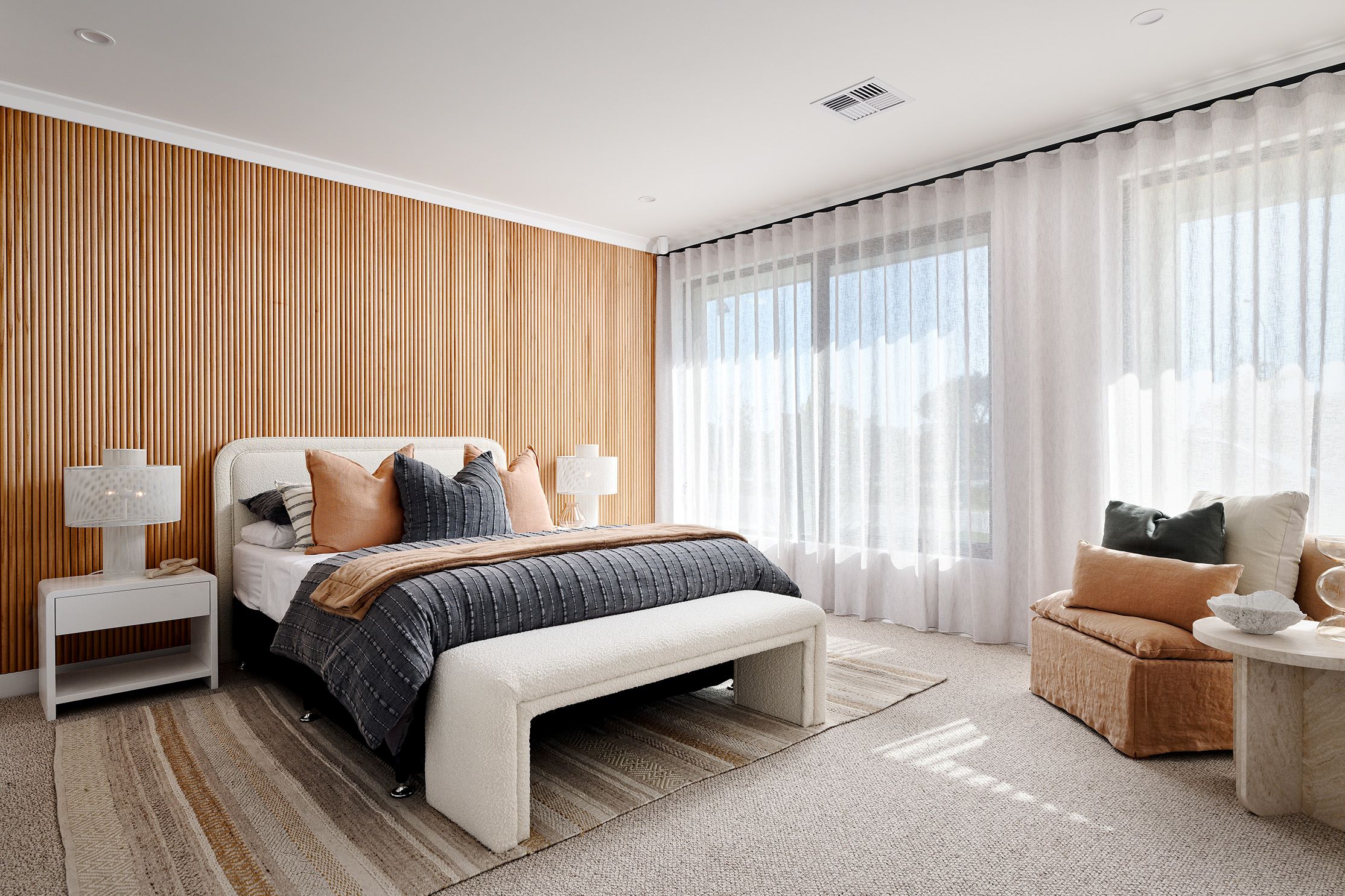 Ocean Hill, Lakelands, B1 Homes display home Omnia master bedroom