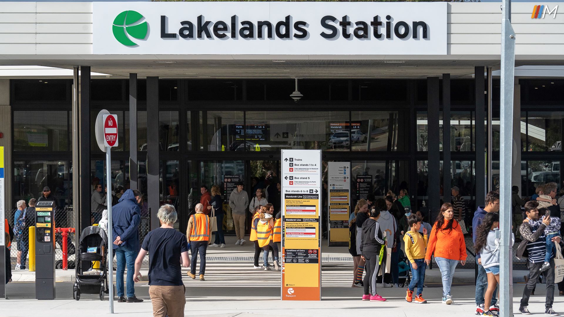 Lakelands Train Station