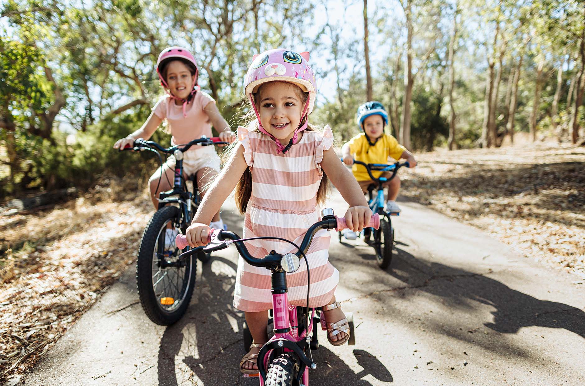 The Glades, Byford young children riding their bike