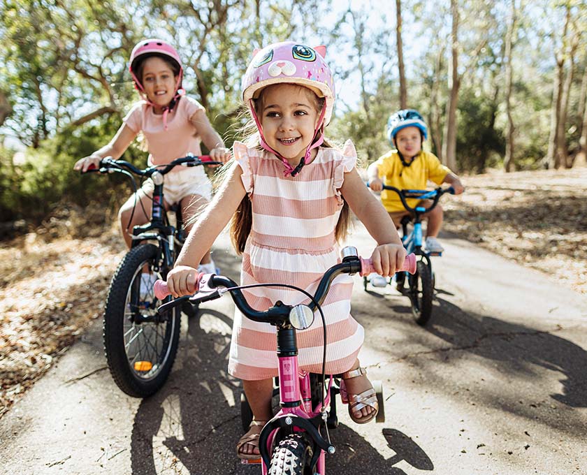 The Glades, Byford, young children riding bikes